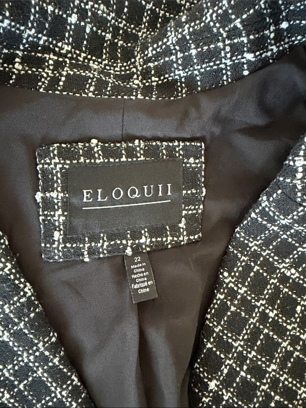 Eloquii Oversized Tweed Double-Breasted Blazer with Gold Buttons - Picture 4 of 6